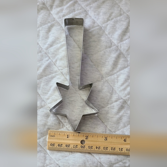 BRAND UNKNOWN | FOUR SET COOKIE CUTTERS - Picture 4 of 11